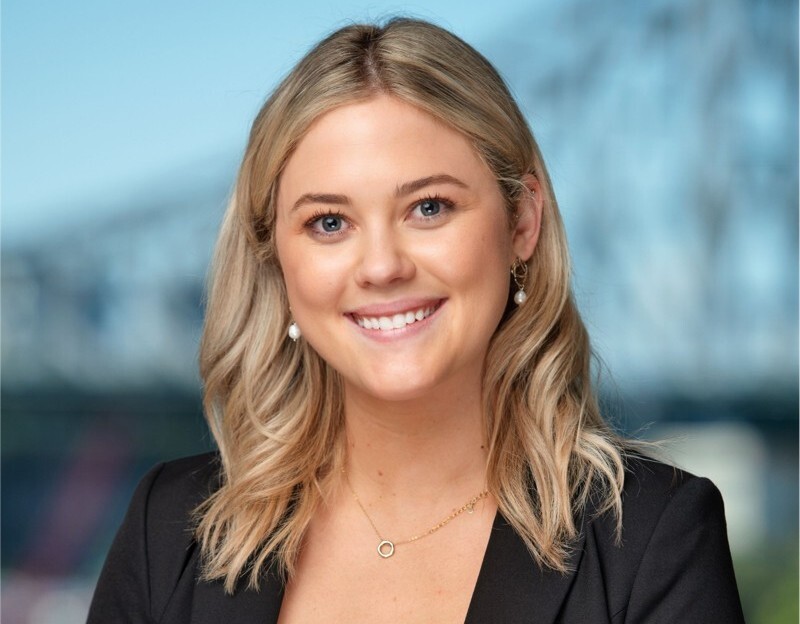 Sophie Kellett moves to the UK